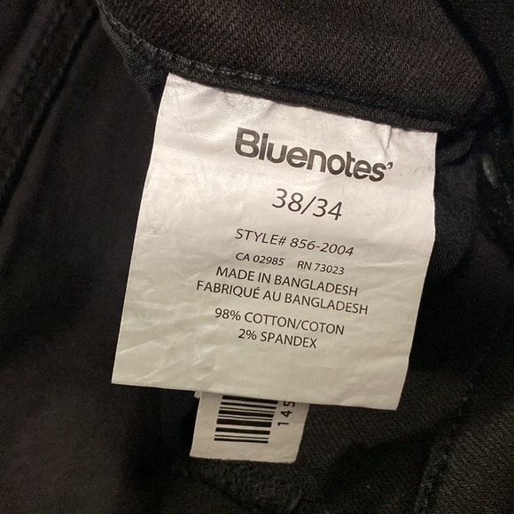 Black on black - Picture 6 of 7